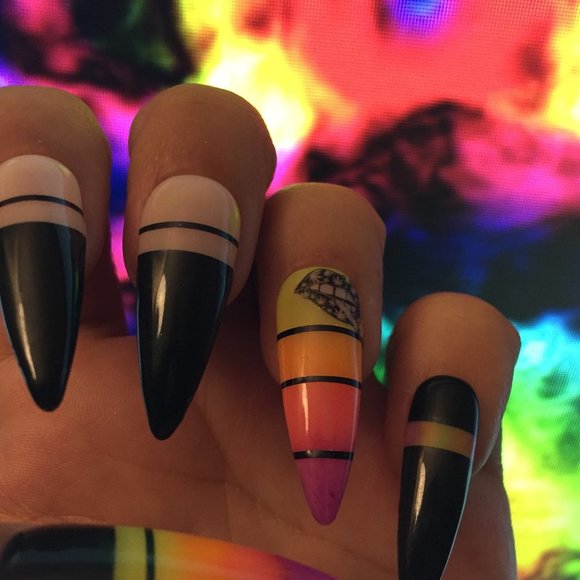 420 Lips Neon Ombre with Black n Nude presson nail pPN93 - Picture 3 of 9